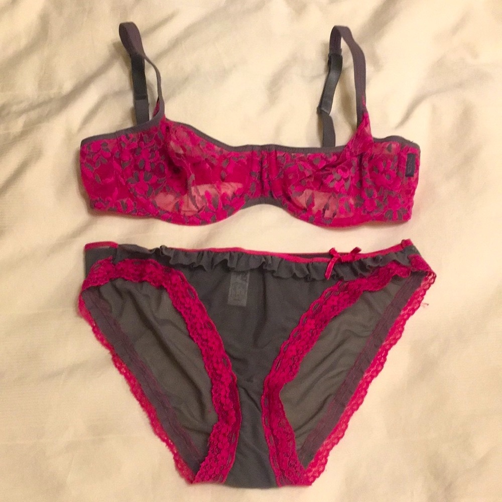 🌷DKNY clasp bra & bikini underwear🌷
